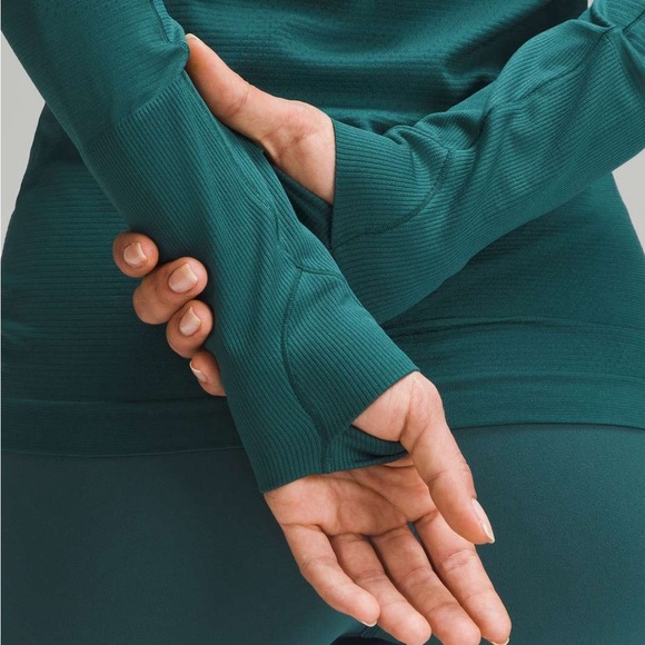 Lululemon Green Long Sleeve top with Crew Neck - Picture 2 of 8